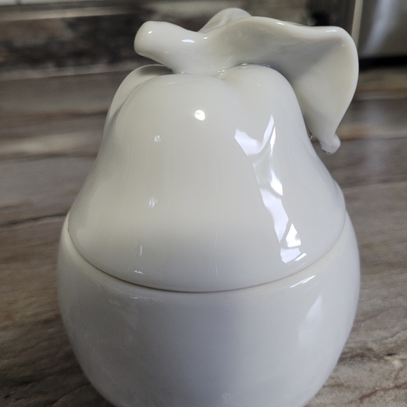 Ceramic Pear Lidded Container White Kitchenware Fruit Collectible Cottagecore - Picture 3 of 7